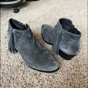 Sam Edelman Gray suede fringed ankle booties size 9.5
